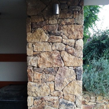 Stone wall cladding on facade - Brown Velvet