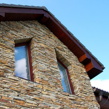 Stone cladding on the facade - Modern Rustic