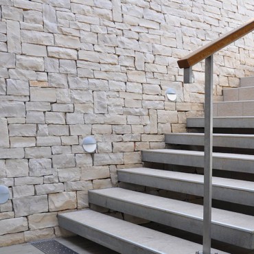 Stone wall cladding in interior - White Essence