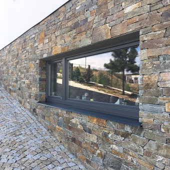 Facade from splitted stone - Montego Gray