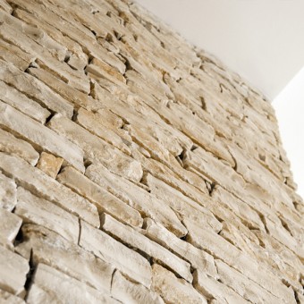 Stone wall cladding in interior - White Essence